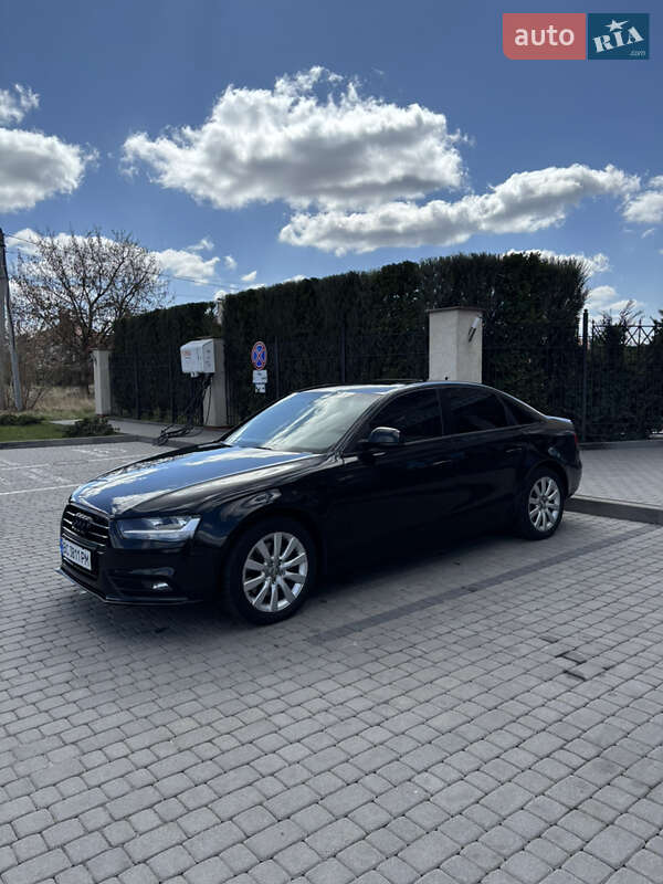 Седан Audi A4 2013 в Львове