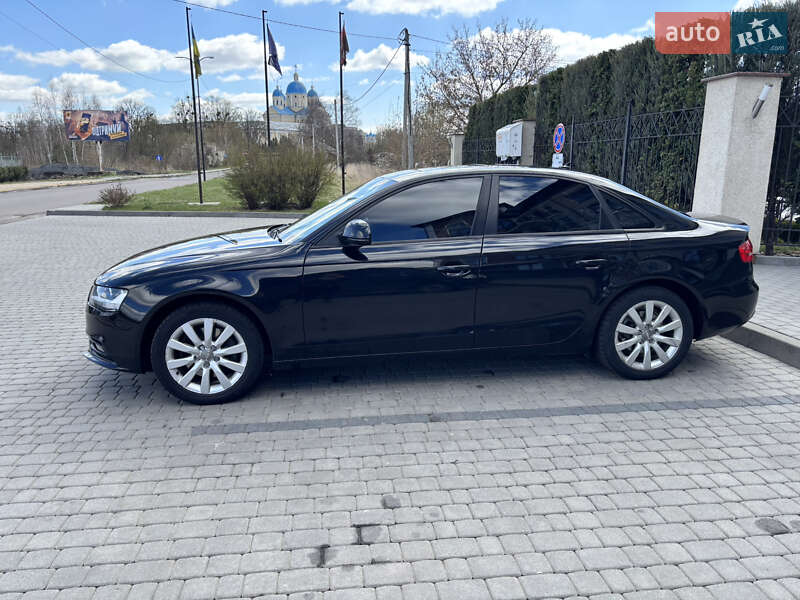 Седан Audi A4 2013 в Львове