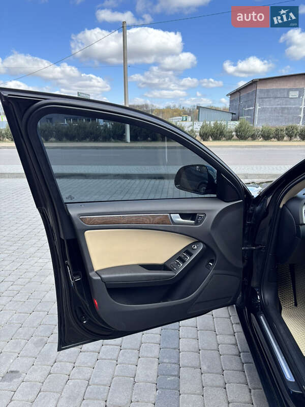 Седан Audi A4 2013 в Львове