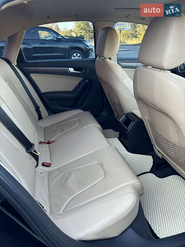 Седан Audi A4 2013 в Львове