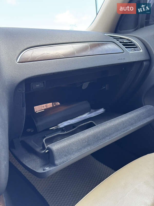 Седан Audi A4 2013 в Львове