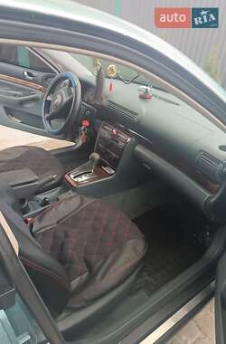 Седан Audi A4 1999 в 
