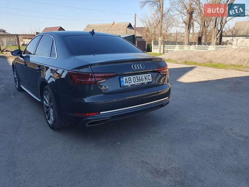 Седан Audi A4 2019 в Шпикові