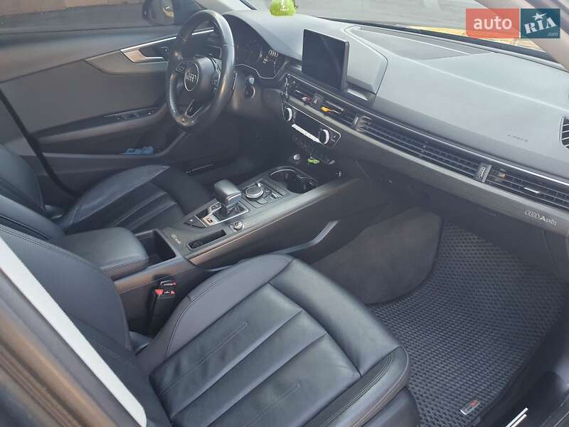 Седан Audi A4 2019 в Шпикові