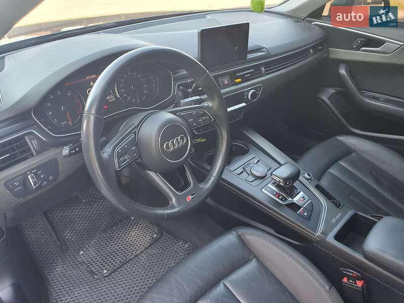 Седан Audi A4 2019 в Шпикові