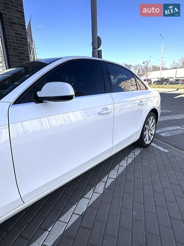 Седан Audi A4 2013 в Виннице