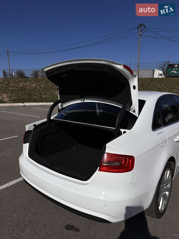 Седан Audi A4 2013 в Виннице
