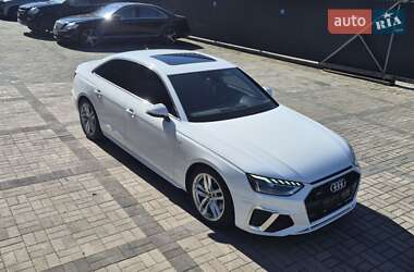 Седан Audi A4 2022 в 