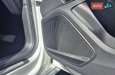 Седан Audi A4 2022 в 