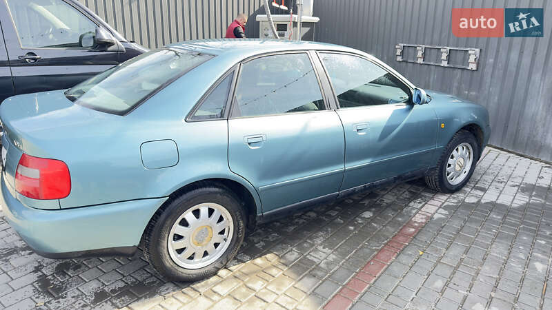 Седан Audi A4 1998 в Кам'янець-Подільському