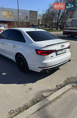 Седан Audi A4 2017 в 