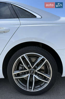 Седан Audi A4 2020 в 