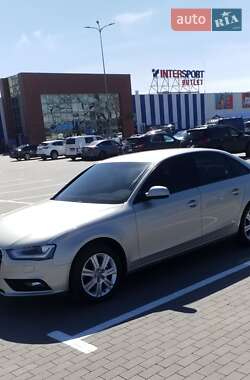 Седан Audi A4 2012 в 