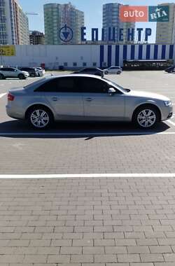 Седан Audi A4 2012 в 