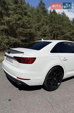 Седан Audi A4 2016 в 