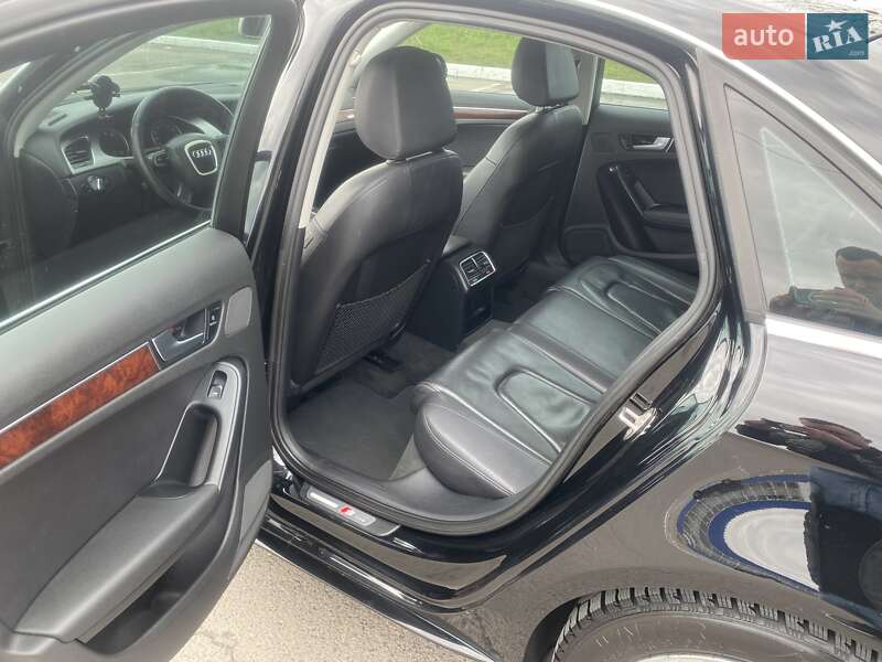 Седан Audi A4 2012 в Луцке