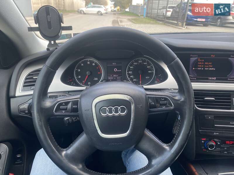 Седан Audi A4 2012 в Луцке