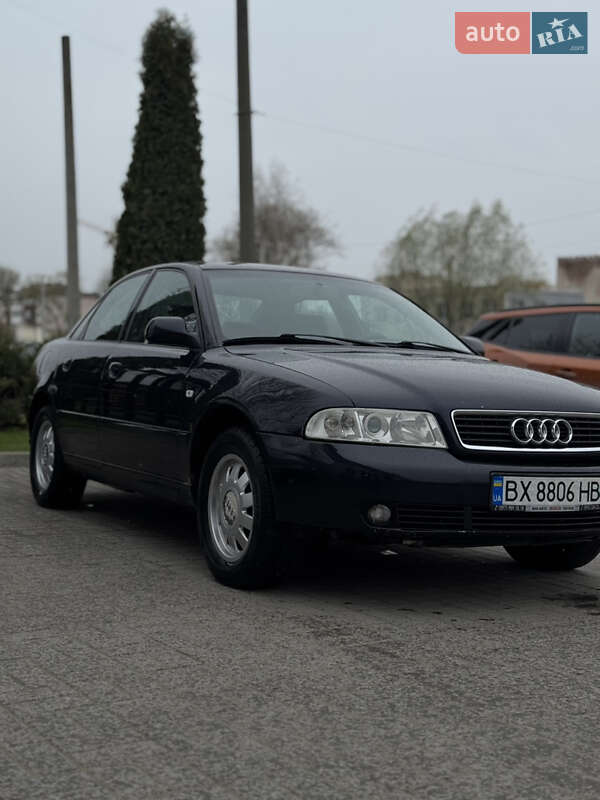 Седан Audi A4 2000 в 