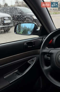 Седан Audi A4 2000 в 