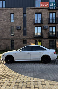 Седан Audi A4 2012 в Ивано-Франковске
