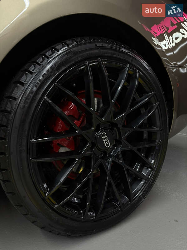 Седан Audi A4 2010 в Ужгороде