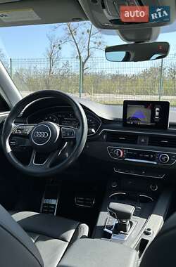 Седан Audi A4 2019 в 