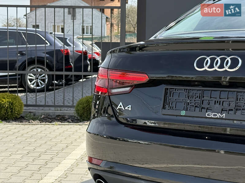 Седан Audi A4 2016 в Львові