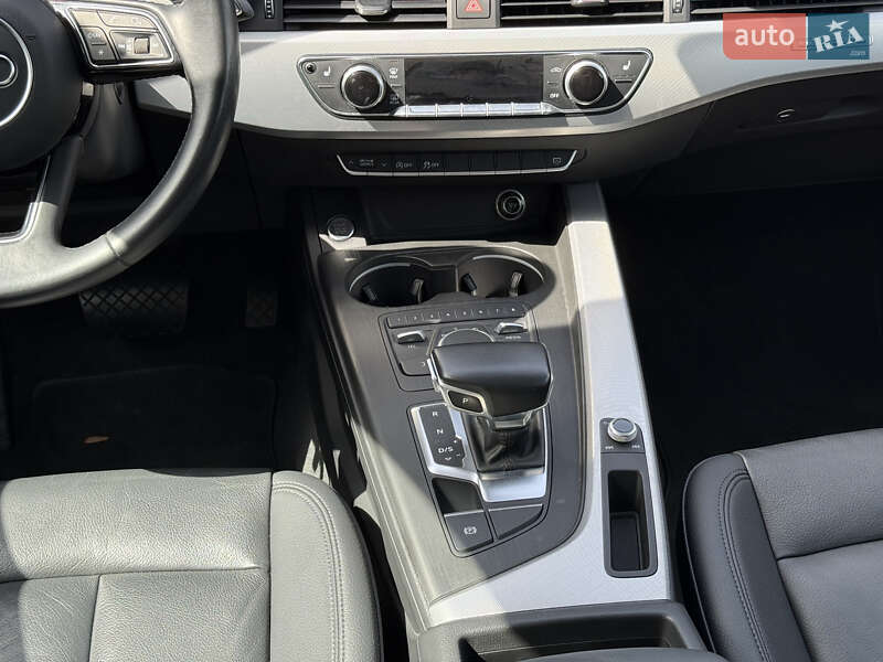 Седан Audi A4 2016 в Львові