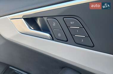 Седан Audi A4 2017 в 