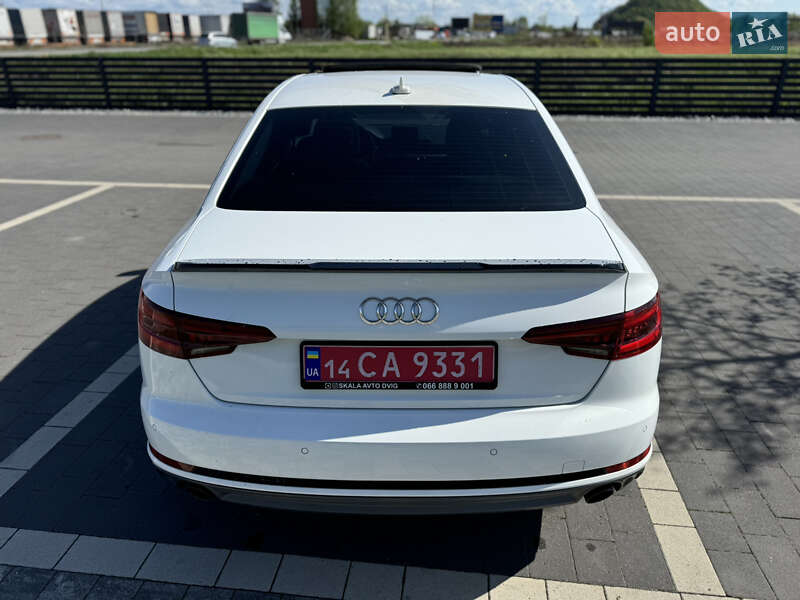 Седан Audi A4 2018 в Ужгороде