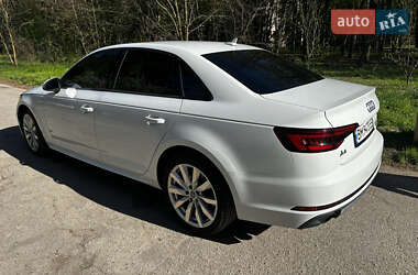Седан Audi A4 2018 в 