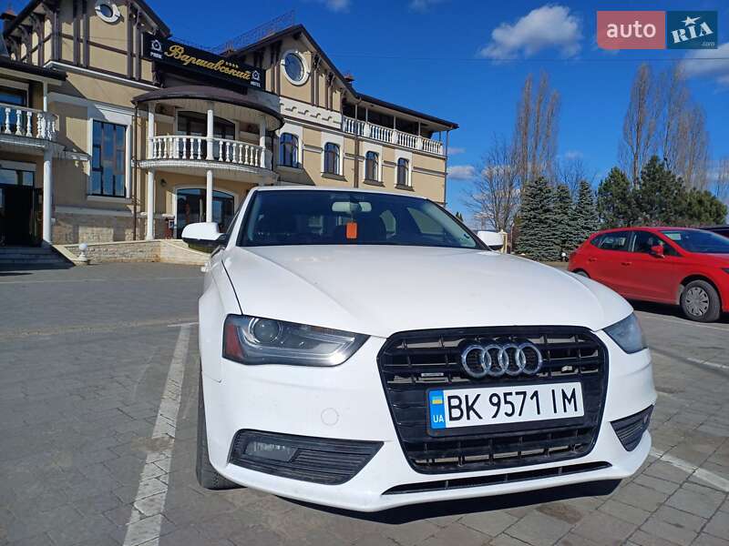 Седан Audi A4 2013 в 