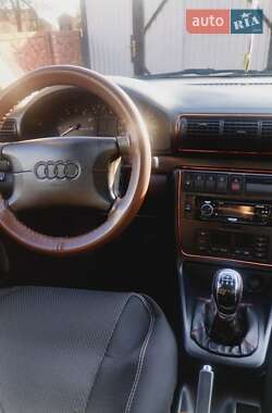 Седан Audi A4 1995 в 