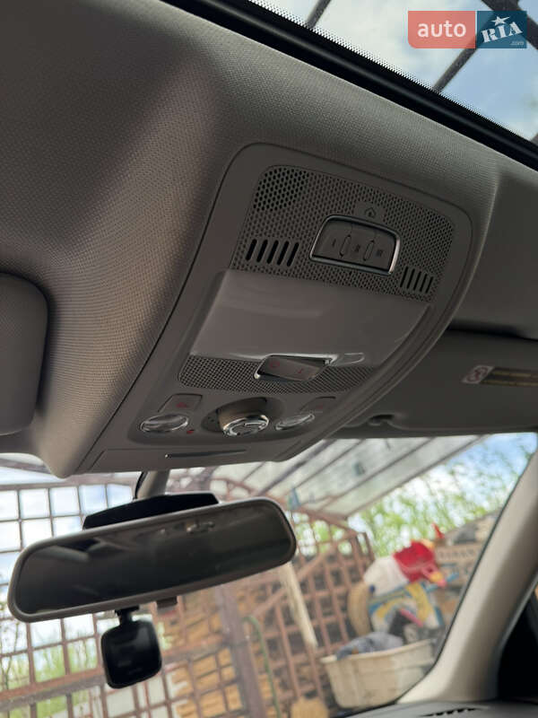 Седан Audi A4 2015 в Львове