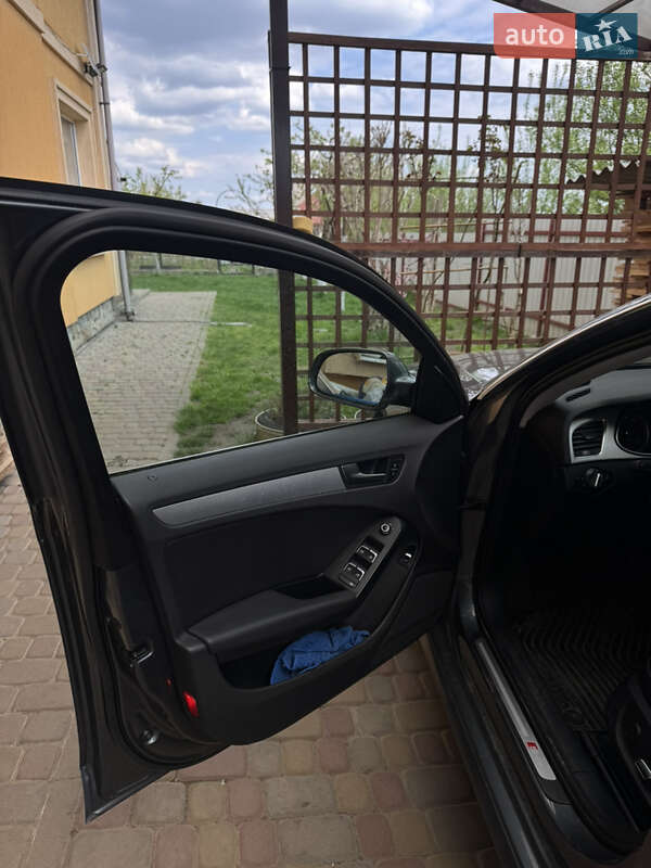 Седан Audi A4 2015 в Львове