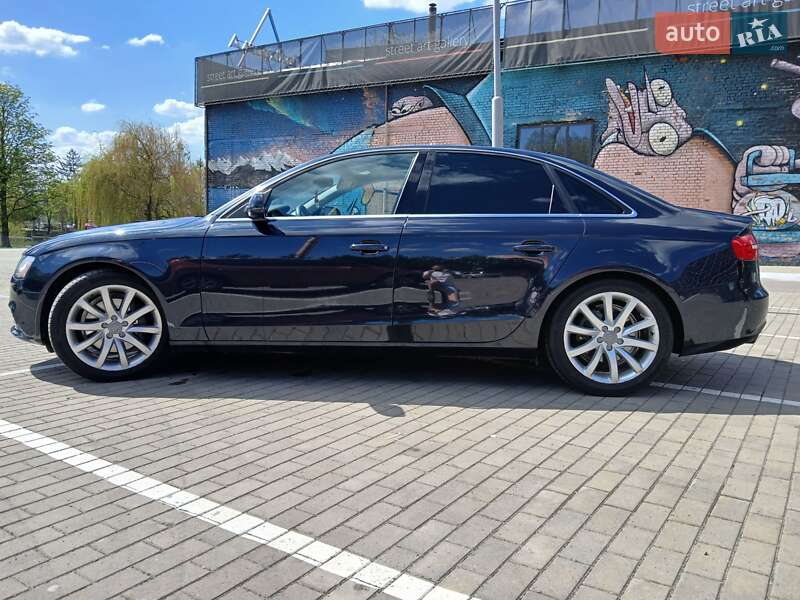 Седан Audi A4 2012 в Луцке