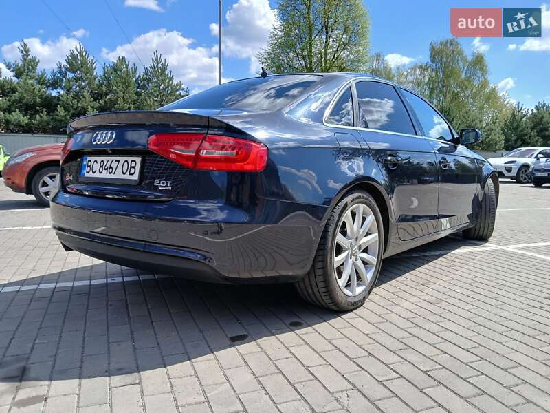 Седан Audi A4 2012 в Луцке