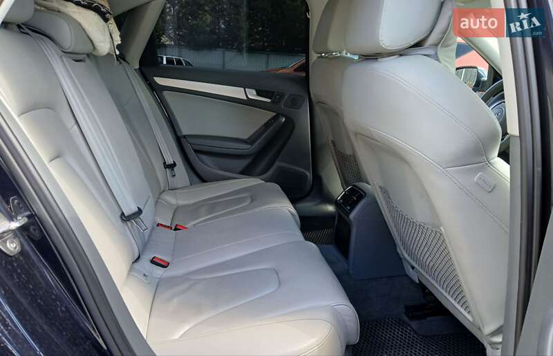 Седан Audi A4 2012 в Луцке
