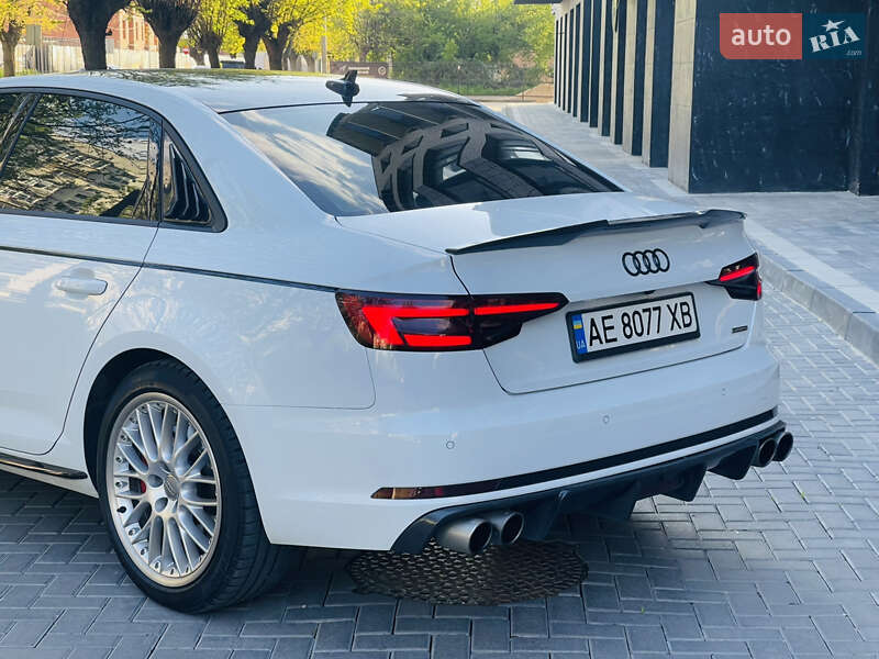 Седан Audi A4 2016 в Львове
