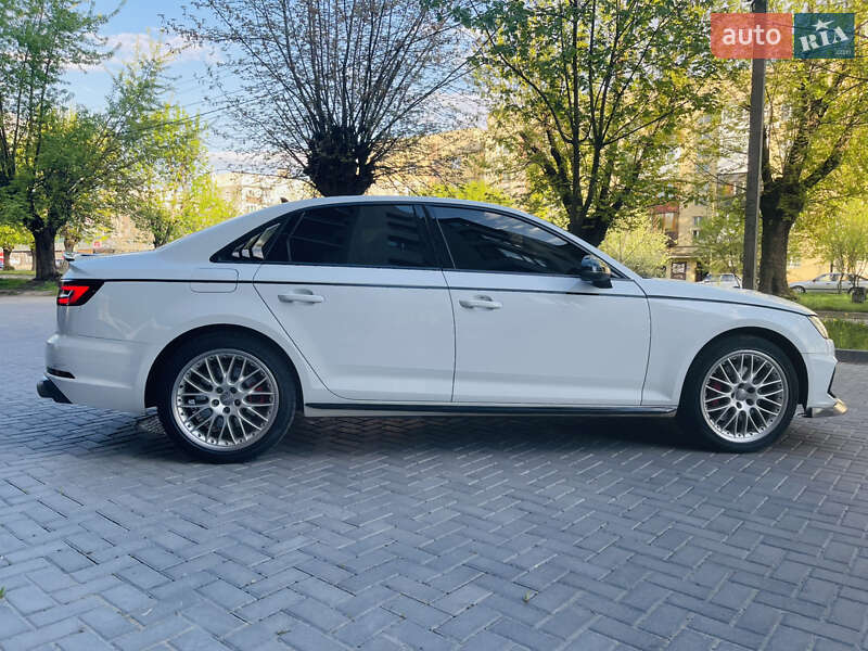 Седан Audi A4 2016 в Львове