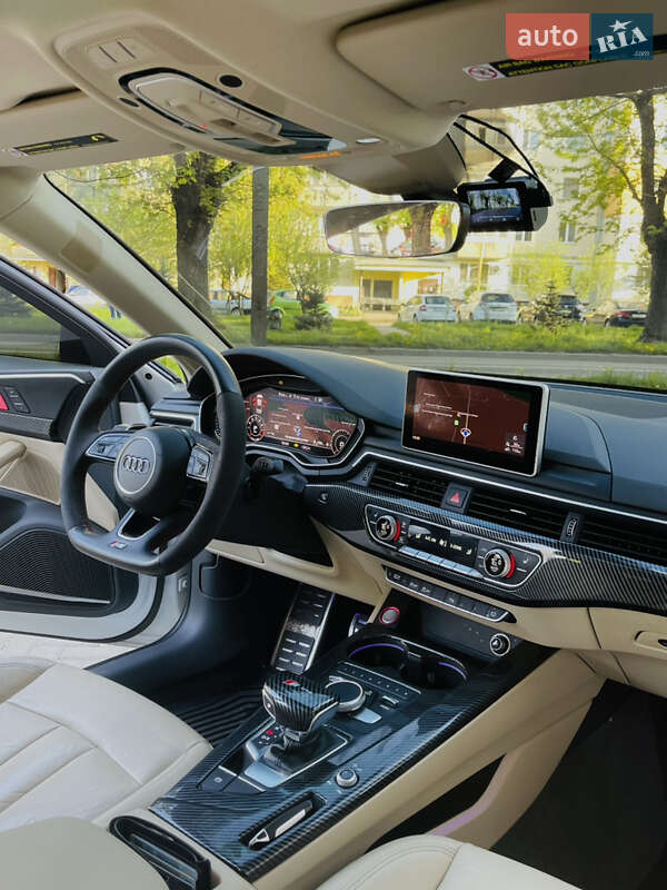 Седан Audi A4 2016 в Львове