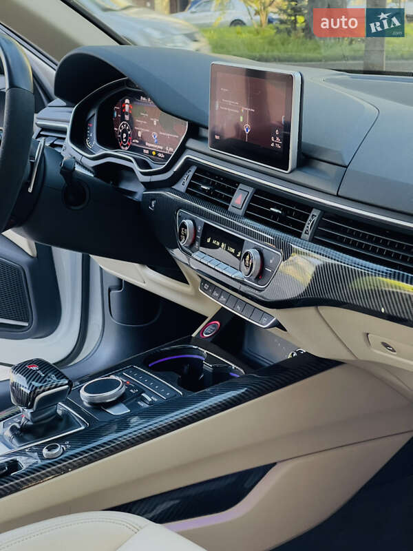Седан Audi A4 2016 в Львове