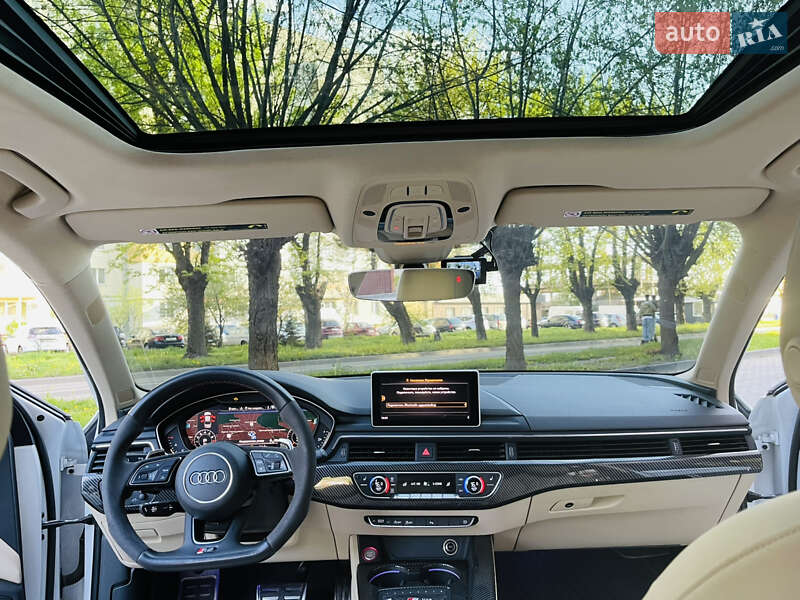 Седан Audi A4 2016 в Львове