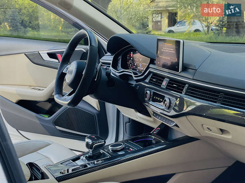 Седан Audi A4 2016 в Львове