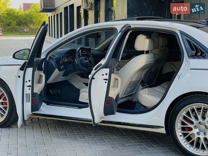 Седан Audi A4 2016 в Львове