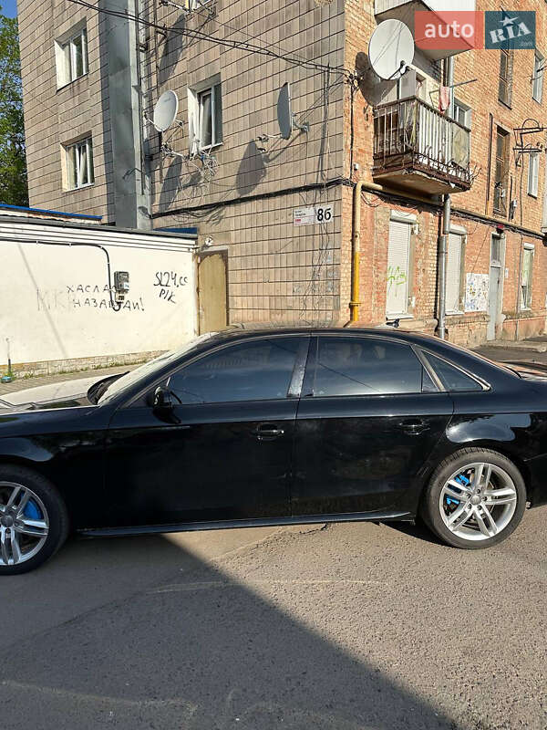 Седан Audi A4 2015 в Ровно