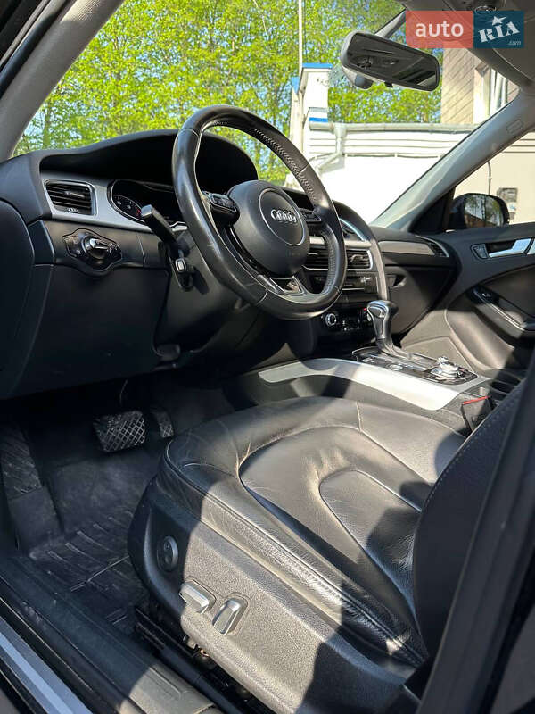 Седан Audi A4 2015 в Ровно