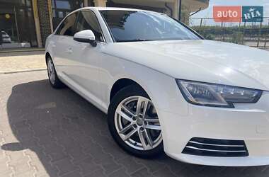 Седан Audi A4 2015 в 