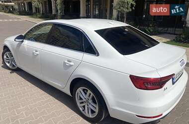 Седан Audi A4 2015 в 