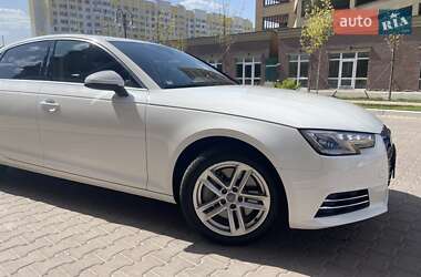 Седан Audi A4 2015 в 